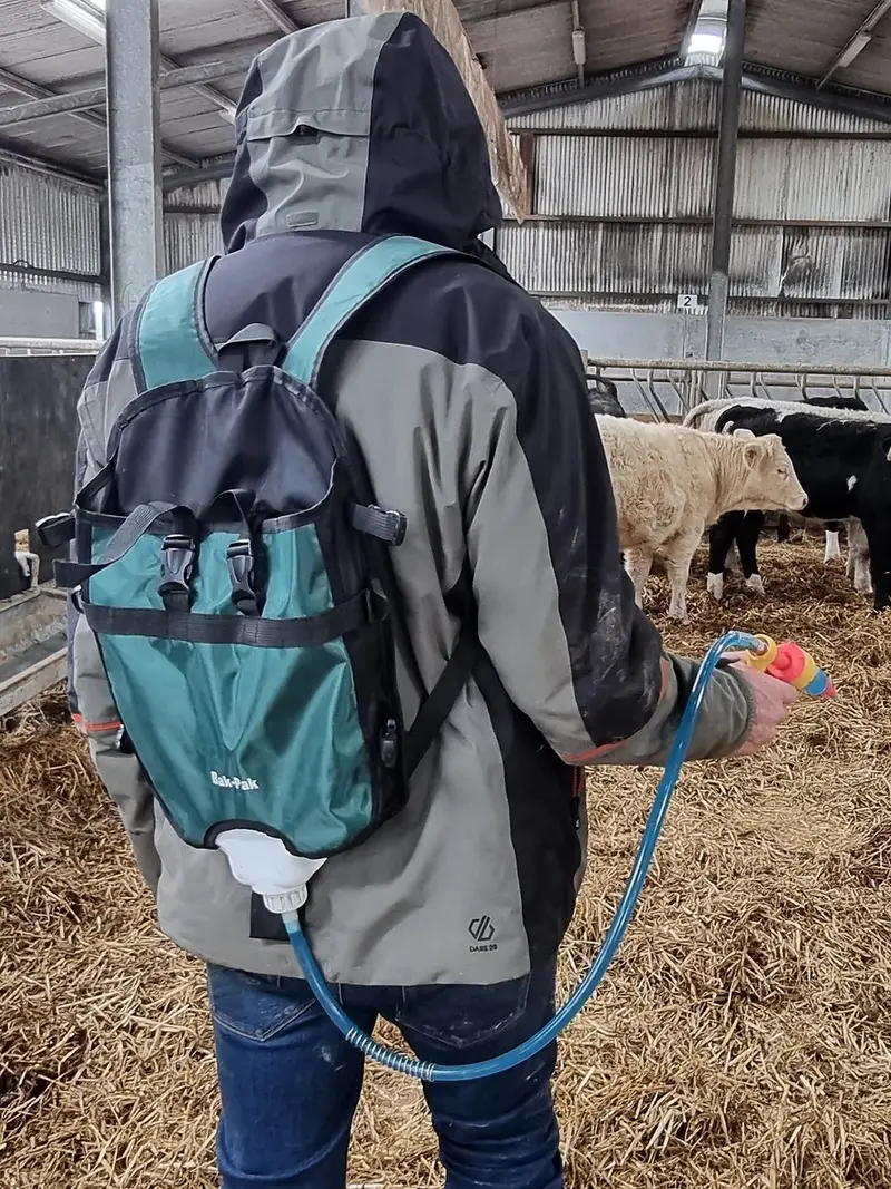 Dosing Green Bak-Pak – Reusable Calving & Lambing Dosing Aid 1