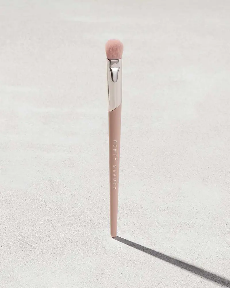 Plush-Tip Eyeshadow Brush For Buildable, Diffused Color 1