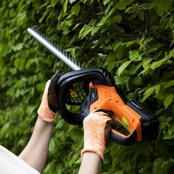 Yardforce 1.0Ah Cordless Hedge Trimmer 1